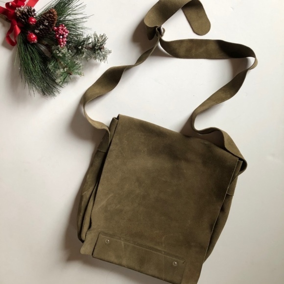 Banana Republic Other - [banana republic] leather messenger bag